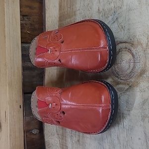 Womens Size 41 Spring Step clogs